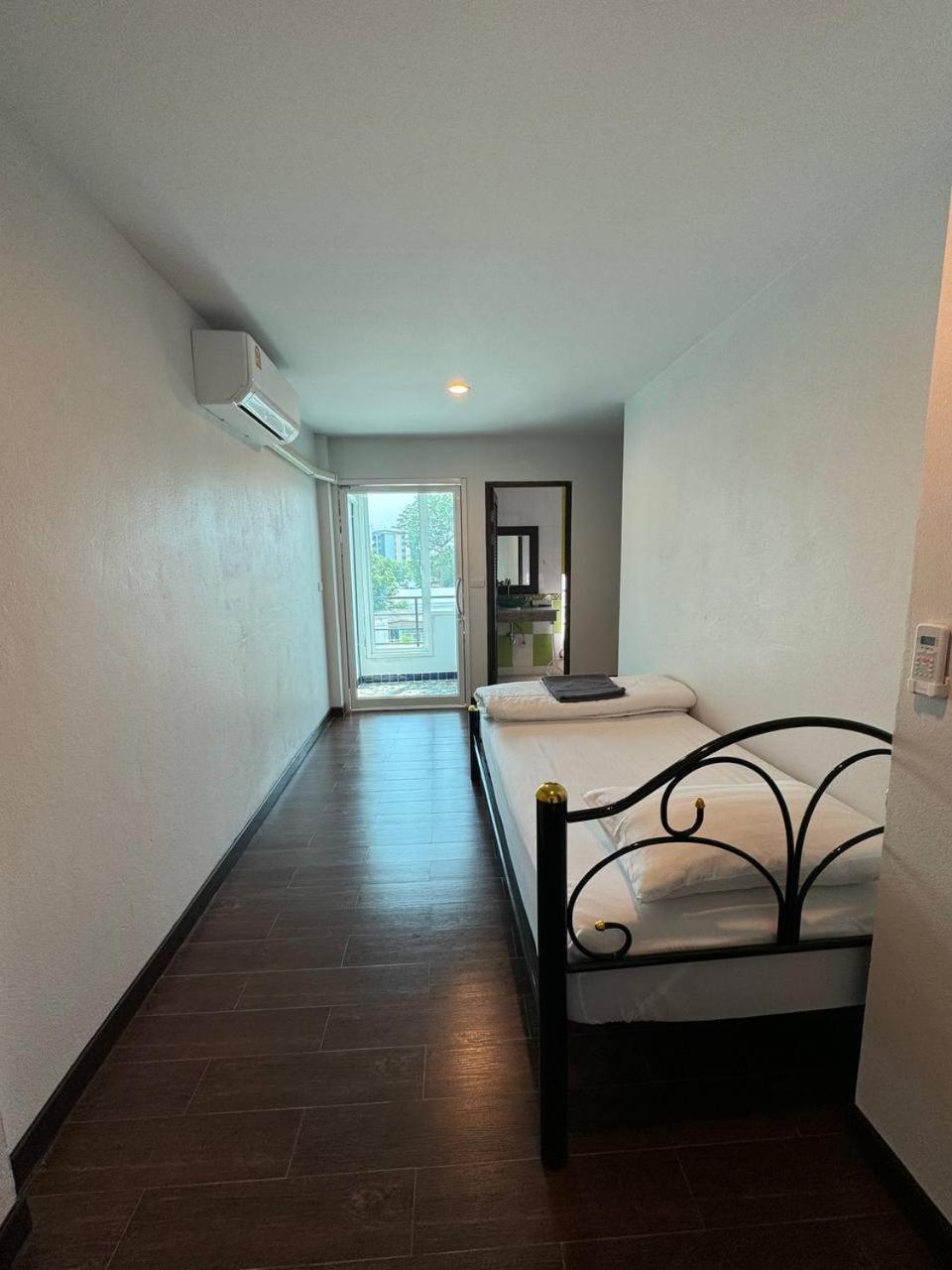 Chris Jay @ Cnx Apartment Chiang Mai Luaran gambar